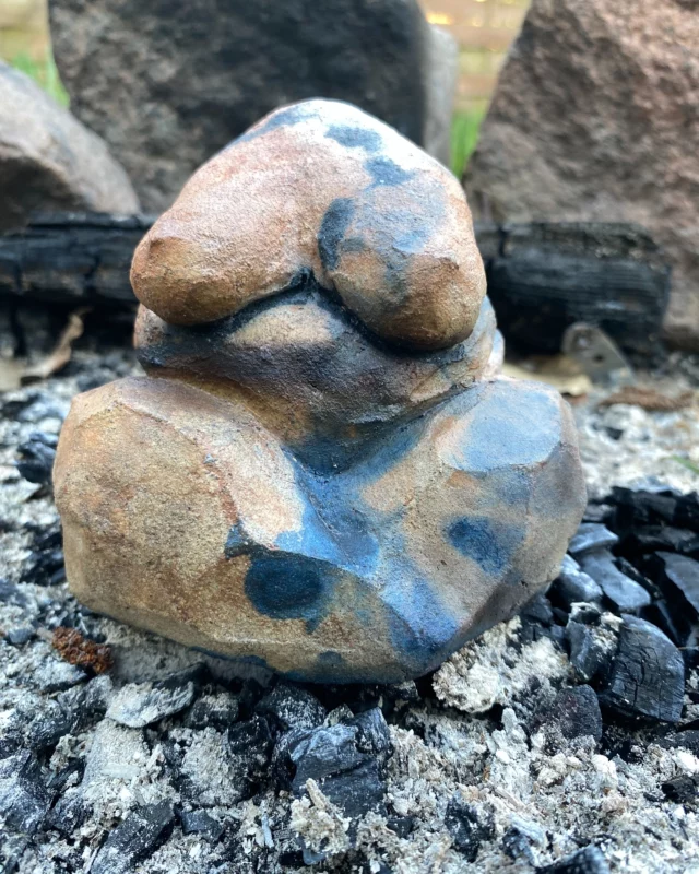 A body without a head.

This sculpture, created using the Saggar firing technique, depicts a female figure in the lotus position — headless.
This is not a lack. It’s a choice.

Marija Gimbutas, a pioneering archaeologist, presented compelling evidence in her book The Living Goddesses that Neolithic cultures were centered around women, both socially and spiritually.
In these societies, the goddess was a symbol of life, death, and regeneration. Her worship was expressed through art, architecture, and ritual.

Sculptures of female figures without heads were not uncommon.
Gimbutas interpreted them as an expression of reverence for the female body as a source of life and transformation.
The absence of the head may symbolize the transcendence of the individual ego in favor of a universal feminine force.

Modern women are often unaware that their bodies were once considered sacred — their life cycles seen as a mirror of the cosmic order.
Remembering this history can be an act of reclaiming one’s power and identity.

Let this sculpture serve as a reminder of the deep roots of feminine strength and spirituality.

—
Source: Marija Gimbutas, The Living Goddesses